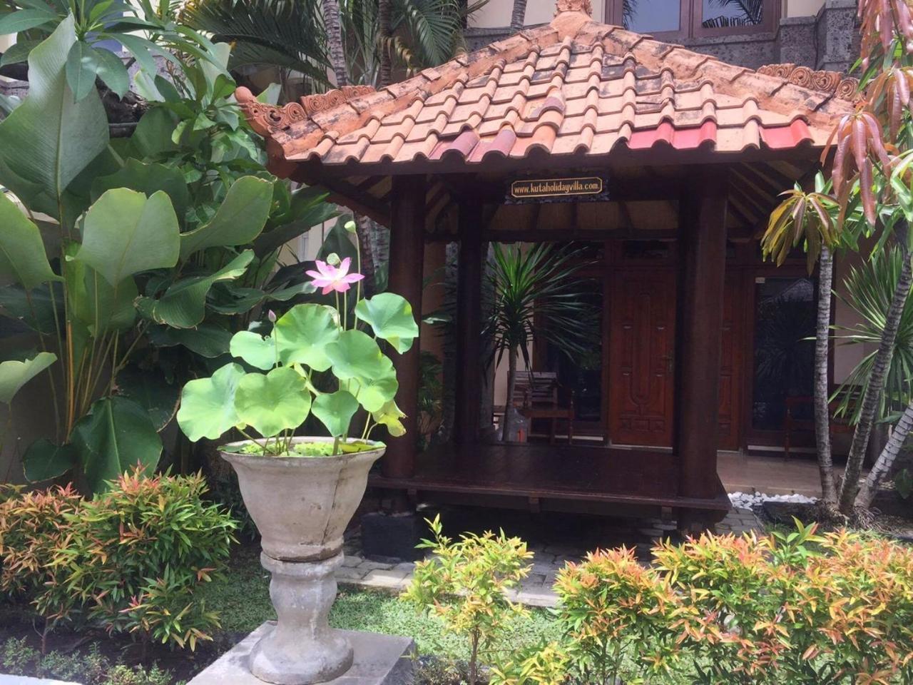 Kuta Holiday Villas Exterior foto